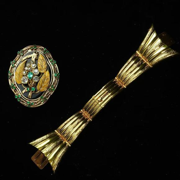 Horizontal Enchère French Napoleon III Gold Onyx Emerald & Diamond Wide Hinged Bracelet