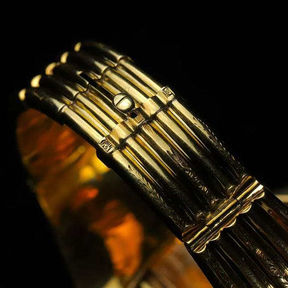 Horizontal Enchère French Napoleon III Gold Onyx Emerald & Diamond Wide Hinged Bracelet