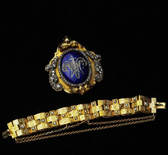 Horizontal Enchère Napoleon III Detachable Guilloché Enamel Diamond Gold Bracelet