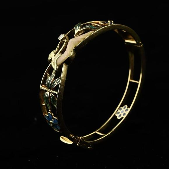 Horizontal Enchère Mascarón Art Nouveau 18K Gold Translucent Enamel Hinged Bangle Bracelet