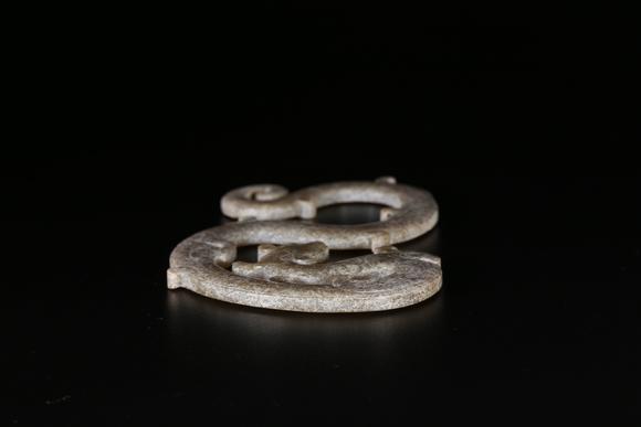 弘楊株式會社高古玉雕龍形佩
