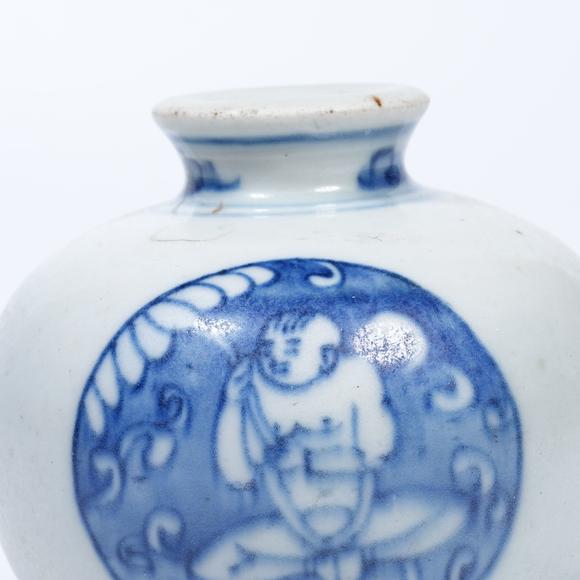 弘楊株式會社青花持蓮?fù)有」? style=