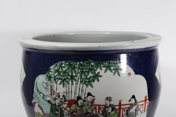 弘楊株式會(huì)社藍(lán)釉開(kāi)窗粉彩人物故事紋缸