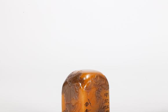 弘楊株式會(huì)社壽山田黃石雕荷葉紋印章