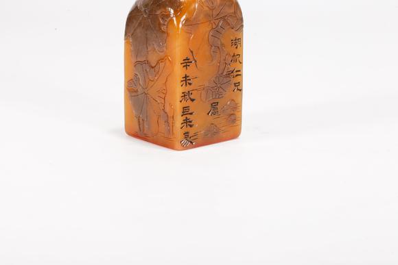 弘楊株式會(huì)社壽山田黃石雕荷葉紋印章