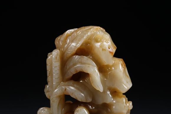 弘楊株式會社和田玉雕獸紋山子擺件