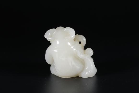 弘楊株式會(huì)社和田玉雕牛形擺件
