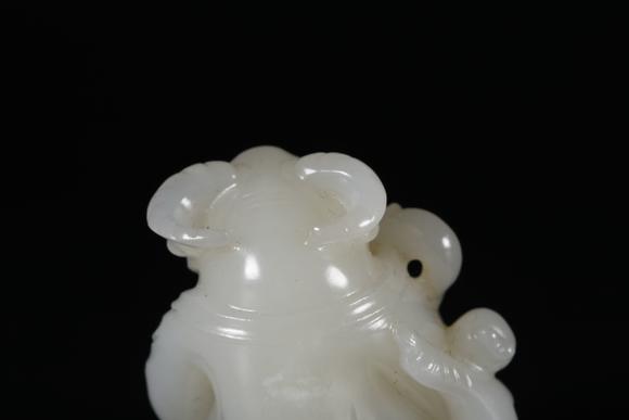 弘楊株式會(huì)社和田玉雕牛形擺件