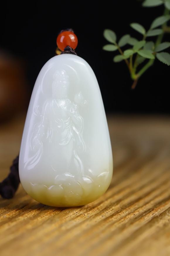 北京唐潮拍賣(mài)有限公司站蓮觀音精品和田玉且末掛件