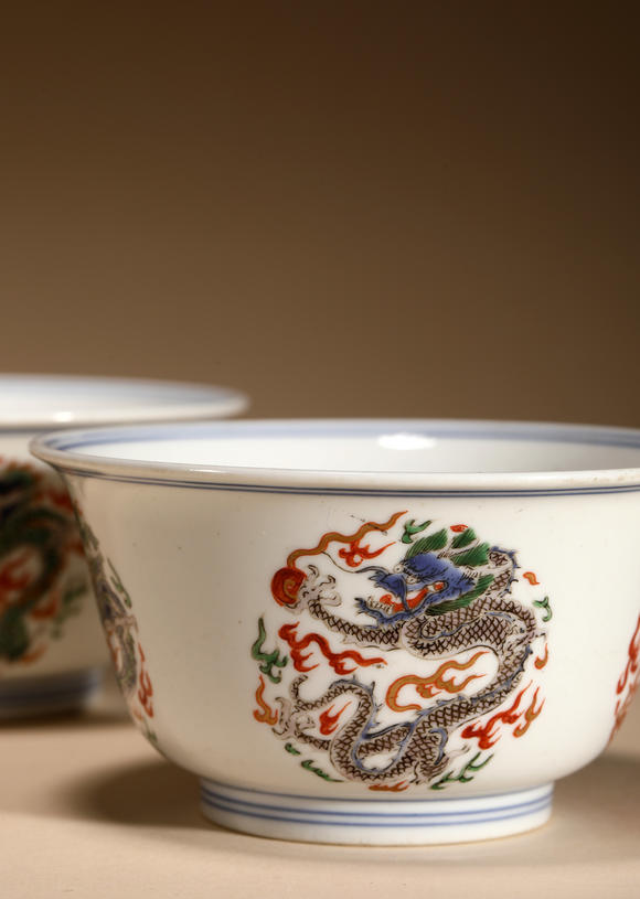 三杉美術(shù)清 五彩團(tuán)龍紋杯三只