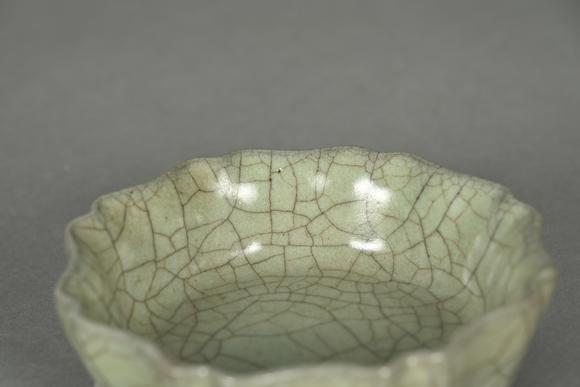 三杉美術(shù)哥窯米黃釉葵口花形洗