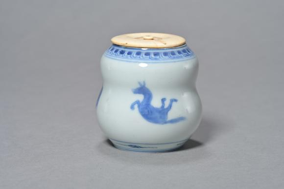三杉美術(shù)明 染付飛馬圖束腰壺
