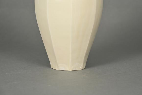 三杉美術(shù)定窯白釉八棱四係梅瓶