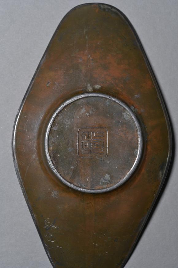 三杉美術(shù)帶銘文錫茶托五客