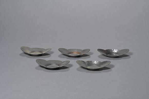 三杉美術(shù)大黑文款銅茶托五客
