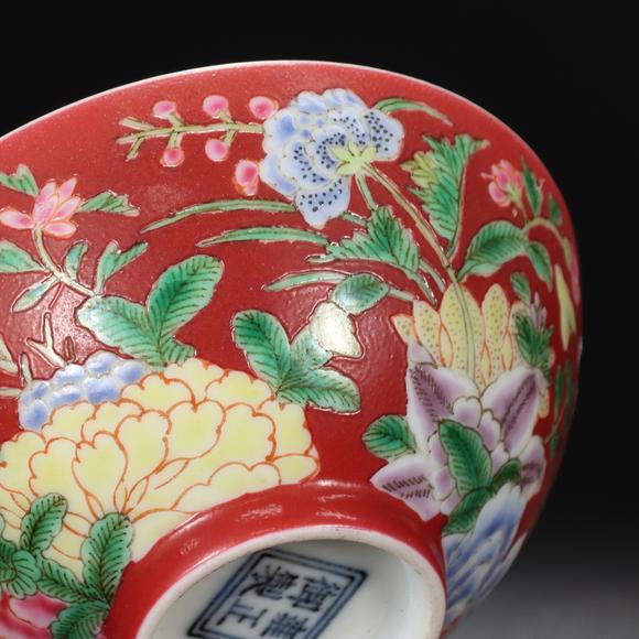 東京共成拍賣雍正御製珊瑚紅地錦繡花卉小碗