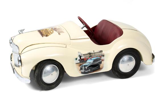 Duke's Auctions Lot 223 AN AUSTIN J40 PEDAL CAR 'THE AEROGRAPH AUSTIN'