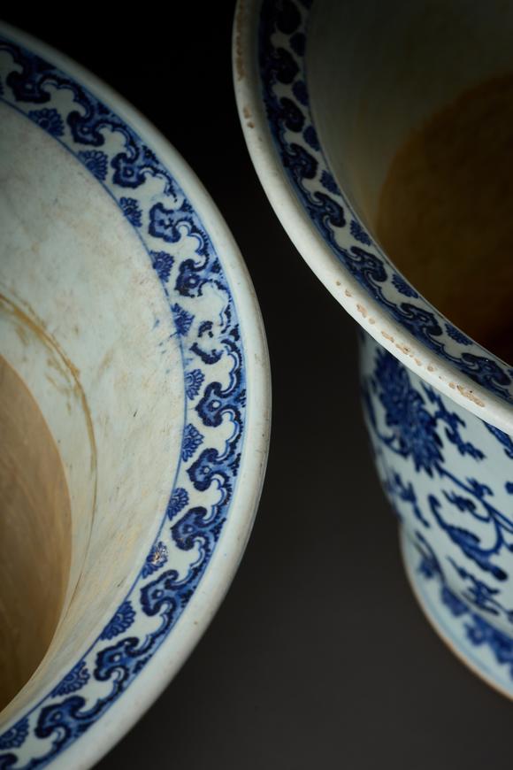 Duke's Auctions Lot 7 AN IMPRESSIVE PAIR OF CHINESE PORCELAIN BLUE AND WHITE JARDINIERES