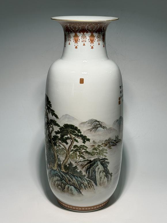 TrésOrs de ParisGrand vase cylindrique famille rose à paysage palatial, 19–20 siècle
