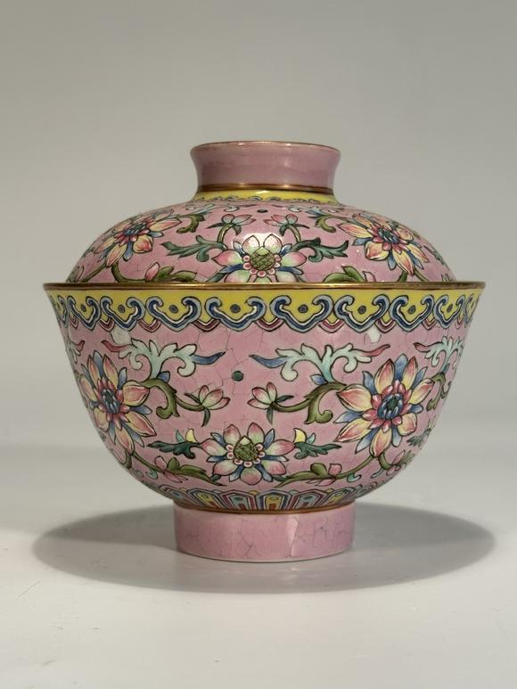 TrésOrs de ParisBol couvert rose lotus, 18–19 siècle
