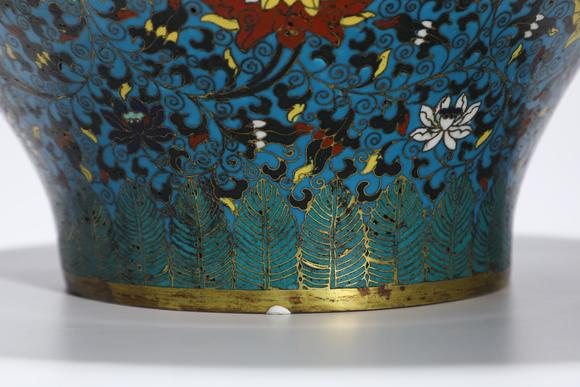 TrésOrs de ParisPot couvert cloisonné chinois ancien à fleurs entrelacées, 18–19 s.