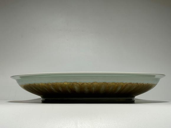 TrésOrs de ParisGrand plat céladon à dragon bleu, 18 siècle