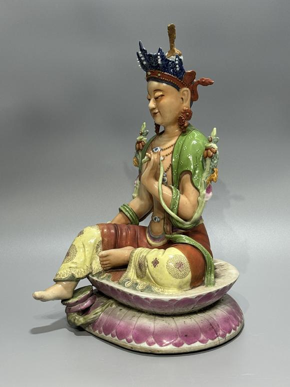 SEAVIEW AUCTIONS PTY LTDA Famille Rose Porcelain Seated Guanyin Bodhisattva on Lotus Base, China, 18th–19th centuries