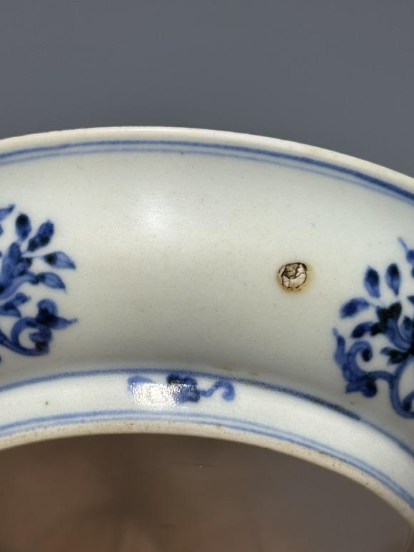 SEAVIEW AUCTIONS PTY LTDA Blue and White Circular Dish with Dharma Wheel and Floral Scroll Medallion, China, 14th–17th century