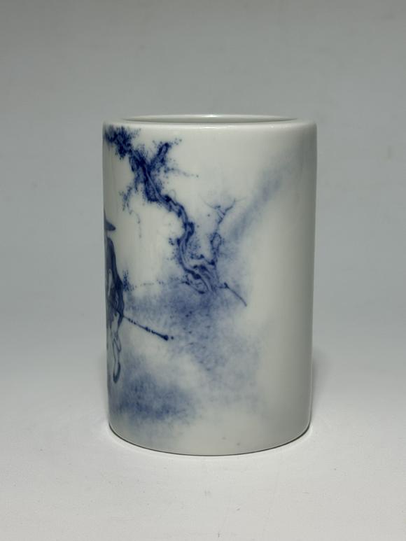 SEAVIEW AUCTIONS PTY LTDA Blue and White Cylindrical Brush Pot Depicting a Fisherman Beneath a Tree, 19th–20th Century