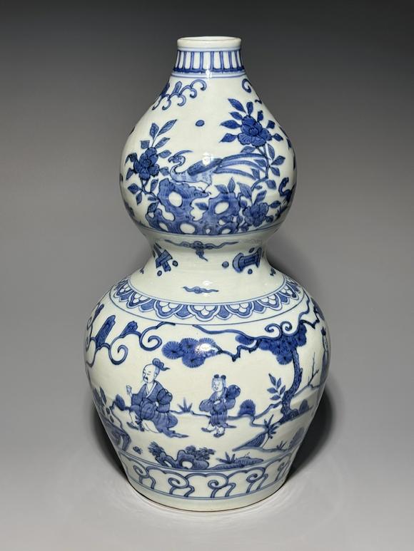 SEAVIEW AUCTIONS PTY LTDA Blue and White Double-Gourd Vase with Sages, Peacock and Floral Landscape Panels, China, 14th–17th century
