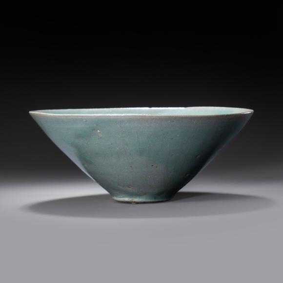 大阪國(guó)際十三世紀(jì) 高麗青磁印花云鶴文碗