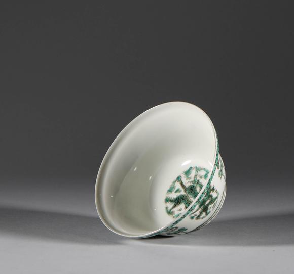 吉本株式會(huì)社清代，粉彩龍紋碗一對(duì)