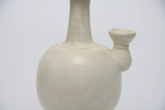 東京蕓術(shù)唐代  白釉凈瓶