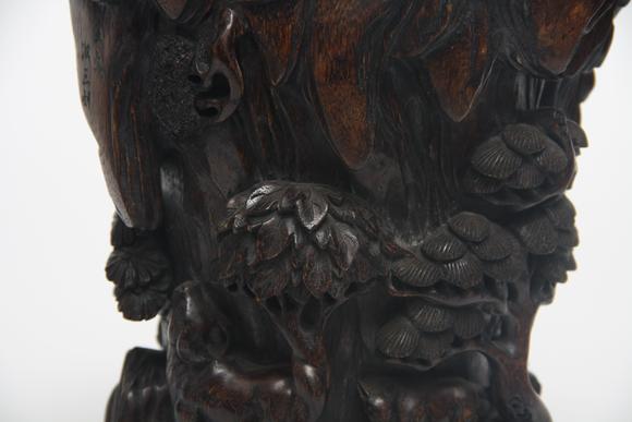 東京蕓術(shù)清  沉香高浮雕筆筒