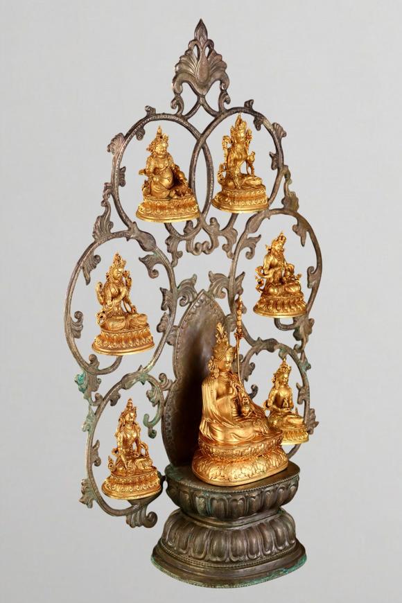 東京蕓術(shù)清代 局部鎏金佛像擺件
