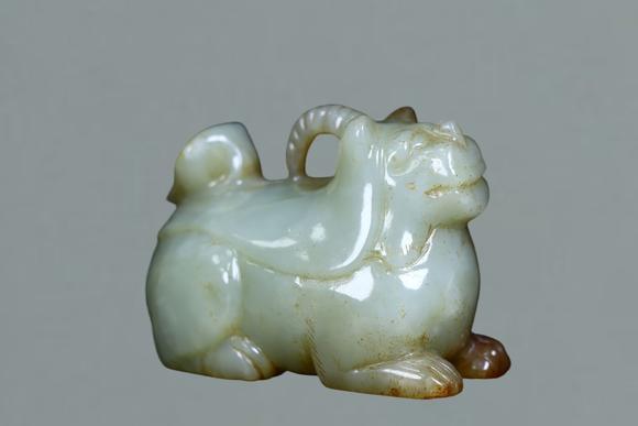 東京蕓術(shù)明以前 青銅獸頭觥