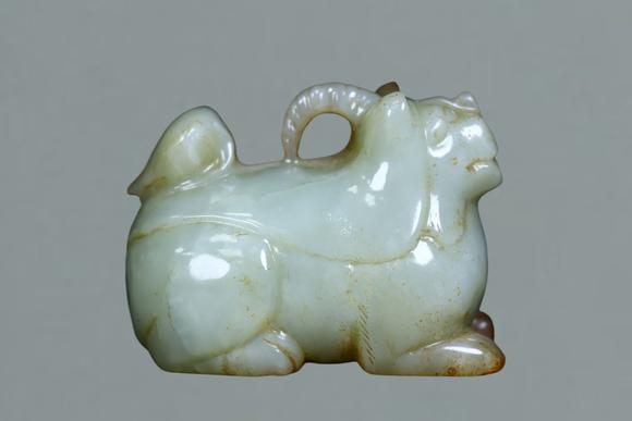 東京蕓術(shù)明以前 青銅獸頭觥