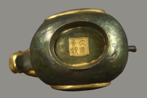 東京蕓術(shù)唐代 龍魚馬頭壺