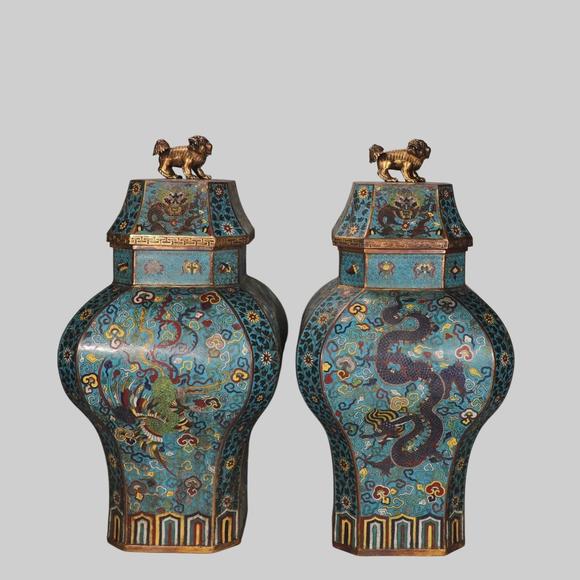 東京蕓術(shù)清 銅景泰藍(lán)掐絲琺瑯龍鳳紋六方獅鈕蓋罐