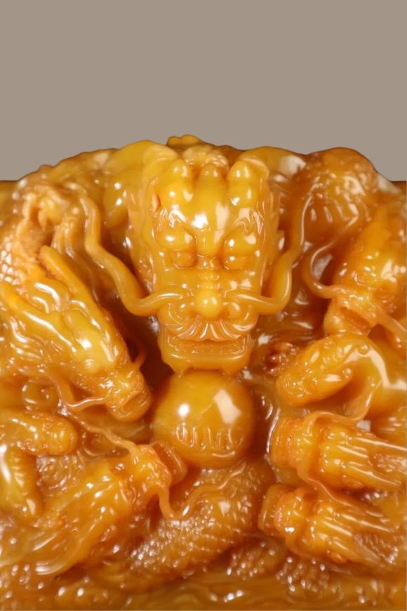 東京蕓術(shù)清 田黃石群龍戲珠鈕印章