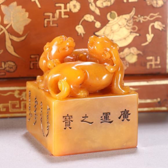 東京蕓術(shù)清 田黃石獸鈕印章