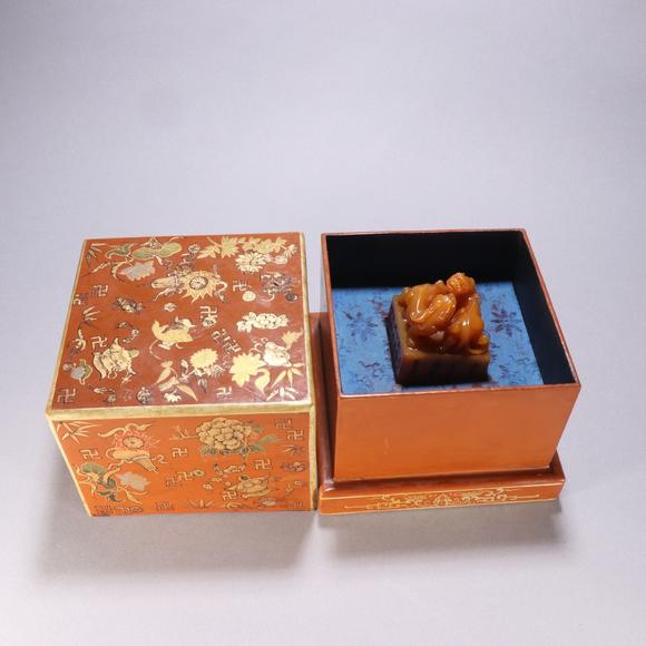 東京蕓術(shù)清 田黃石獸鈕印章
