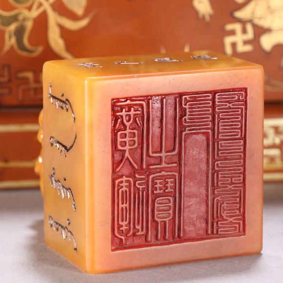 東京蕓術(shù)清 田黃石獸鈕印章