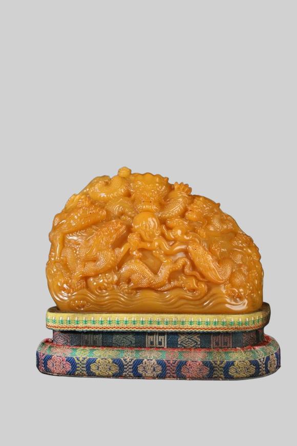 東京蕓術(shù)清 田黃石九龍戲珠擺件