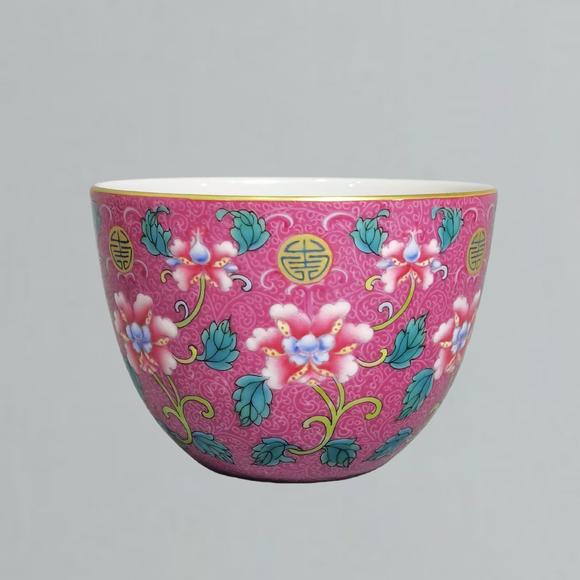 東京蕓術(shù)清雍正  御製洋彩胭脂紅軋道花卉杯