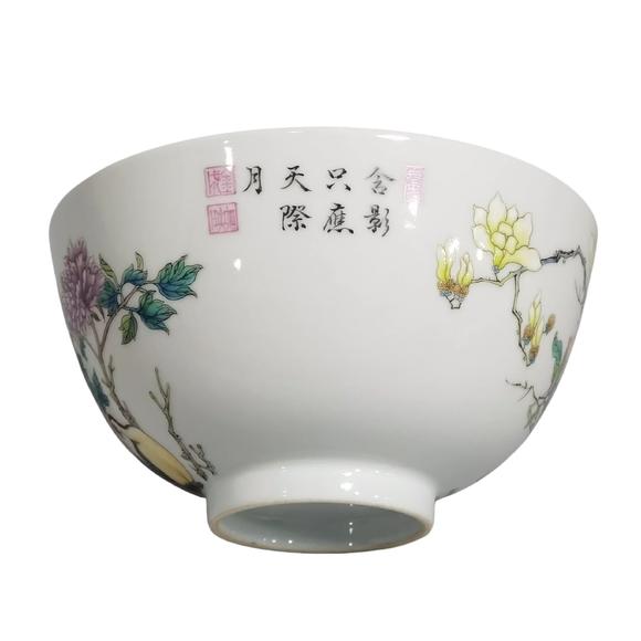 東京蕓術(shù)清乾隆 琺瑯彩花石錦雞圖碗