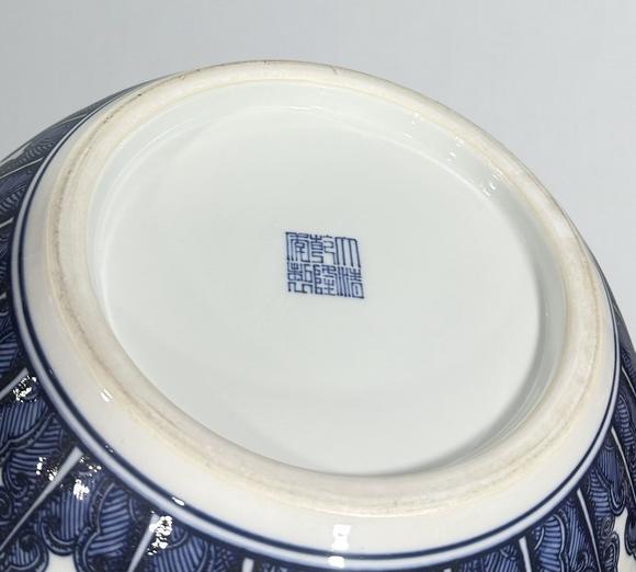 東京蕓術(shù)清乾隆 粉彩青花葫蘆纏枝開窗瑞獸紋葫蘆瓶