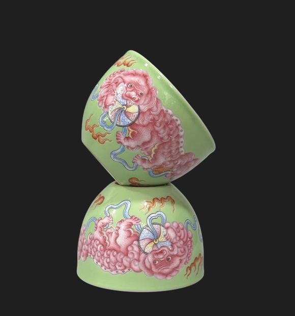 東京蕓術(shù)清雍正 琺瑯彩蘋果綠事事如意紋缸杯