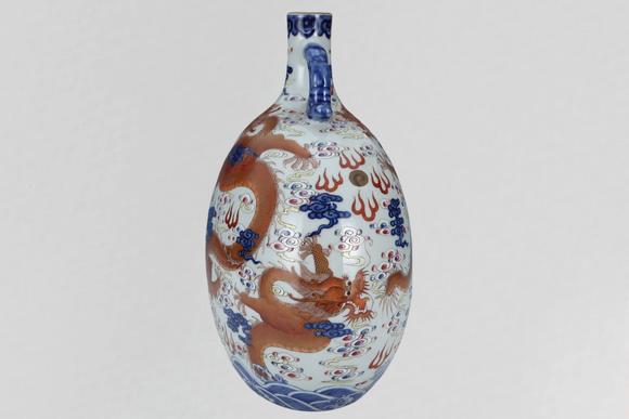 東京蕓術(shù)清雍正 青花礬紅龍紋描金抱月瓶