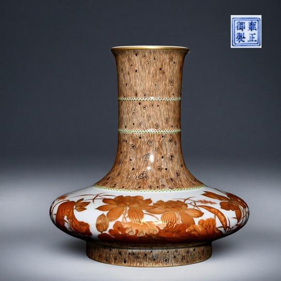 東京蕓術(shù)清雍正 木紋釉礬紅描金荷花紋扁肚瓶